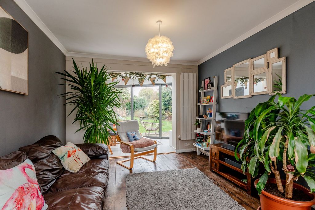 Property photo 2 of 19 Living Space