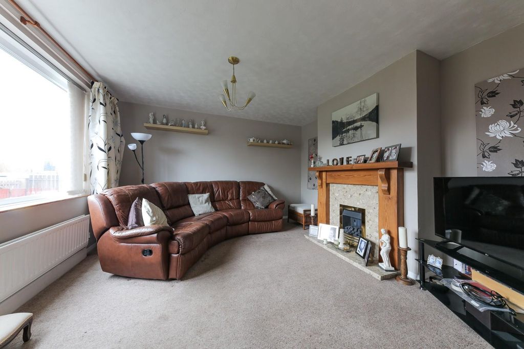 Property photo 2 of 12 Lounge