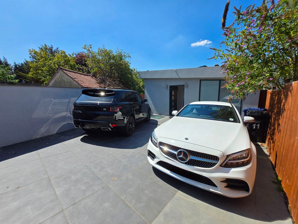 Property photo 1 of 2