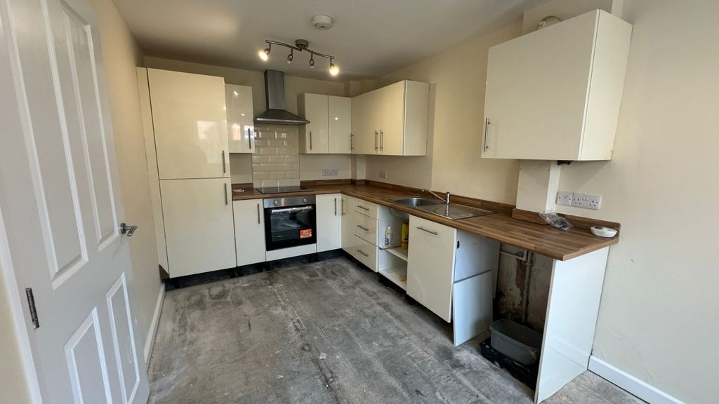 Property photo 2 of 8 4928581