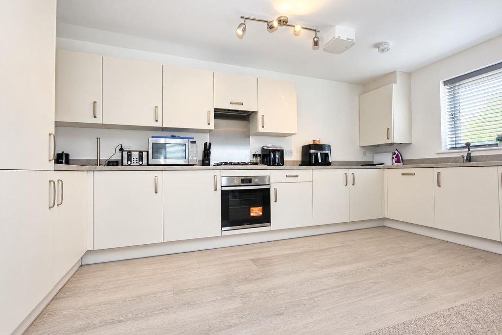 Property photo 2 of 13 Kitchen .Jpg