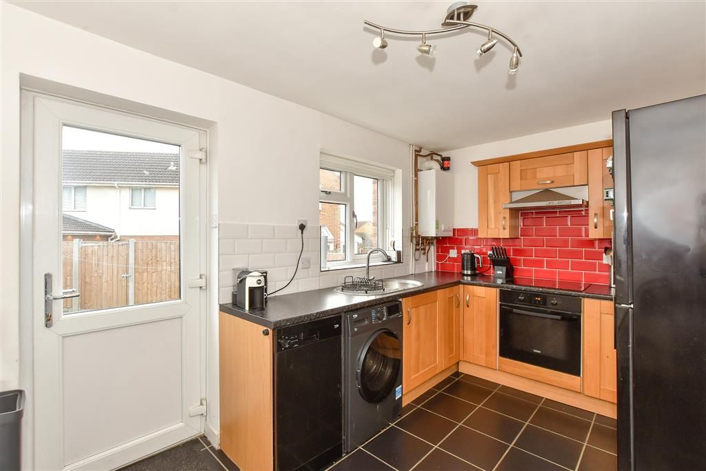 Property photo 3 of 9 Kitchen
