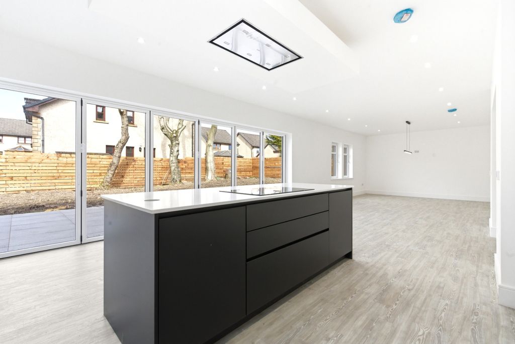 Property photo 2 of 34 4401172