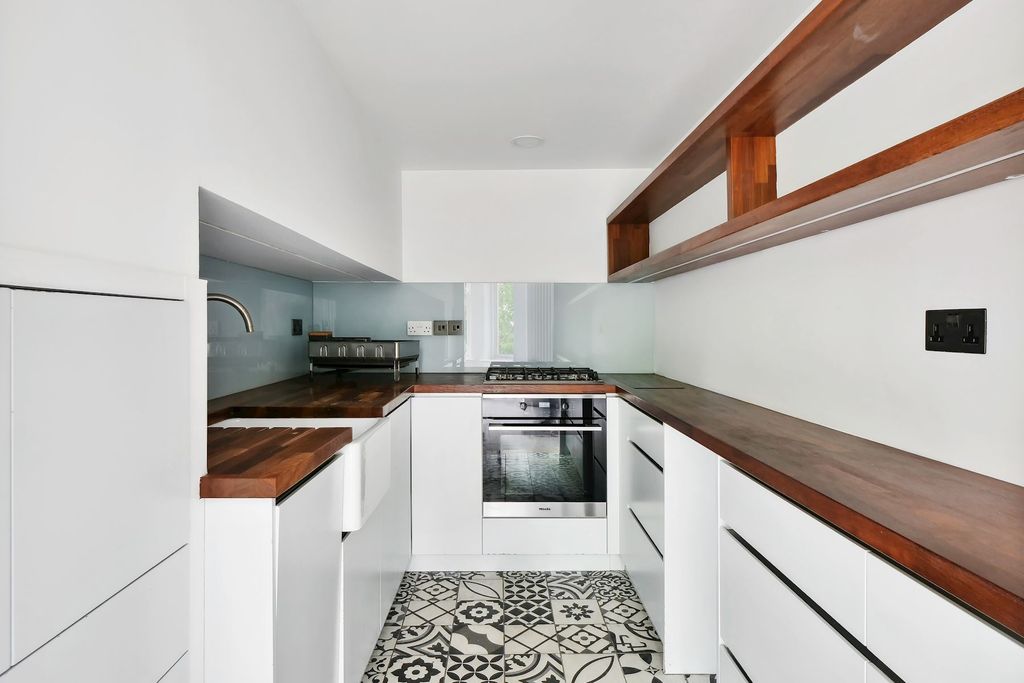 Property photo 2 of 14 01-B95d909c-6893-468F-8Aa8-52938148Da02P3717473-Me