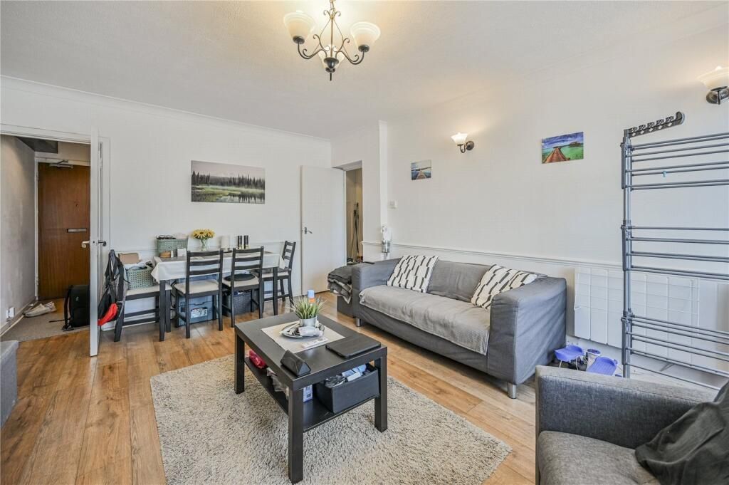 Property photo 3 of 8 Flat 22 Parkdale, Bounds Green Road, London, N11 2Hb
