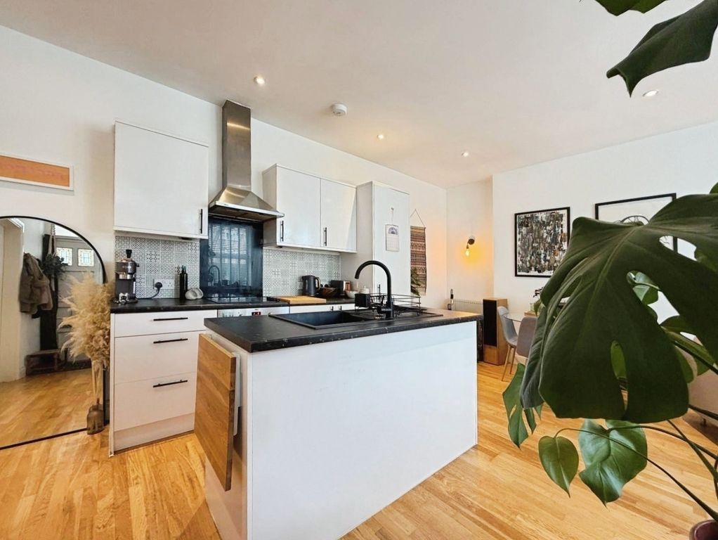 Property photo 3 of 12 Kitchen Area