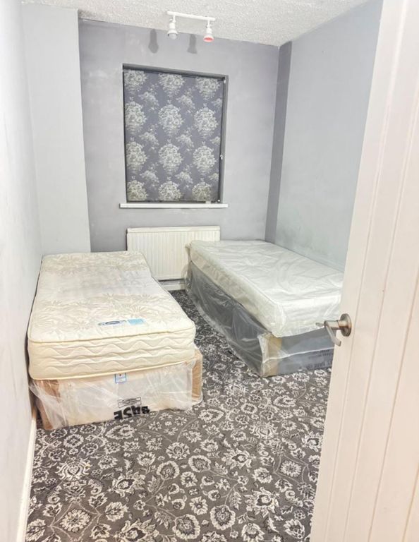 Property photo 1 of 2