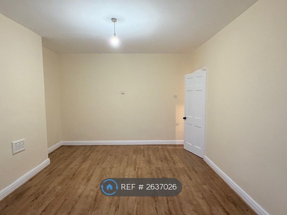 Property photo 3 of 10 Living Room