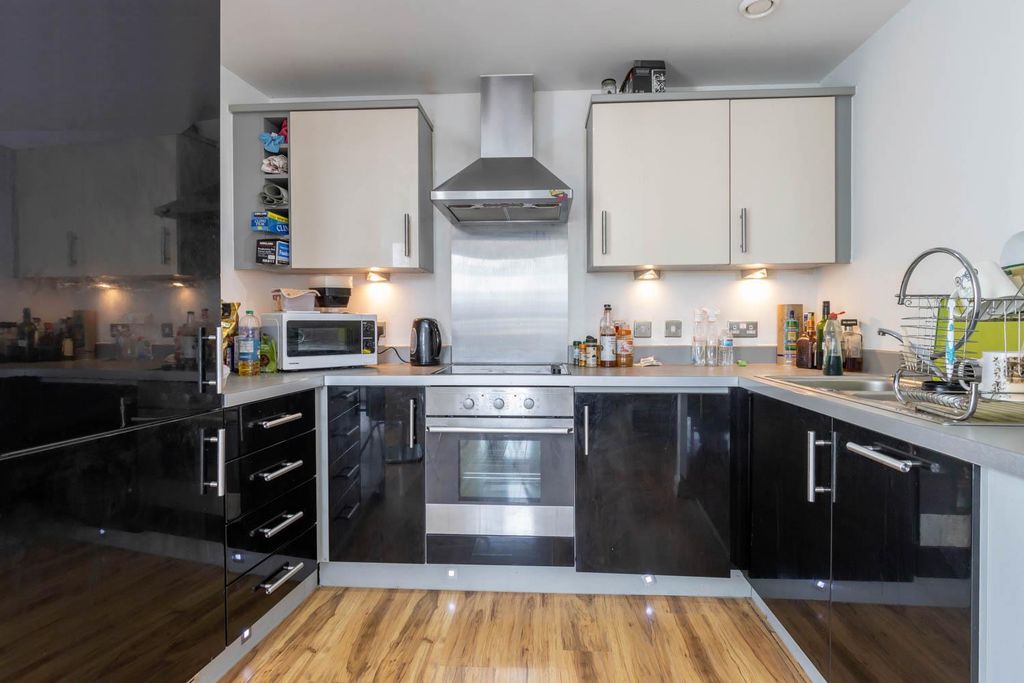 Property photo 3 of 10 Kitchen