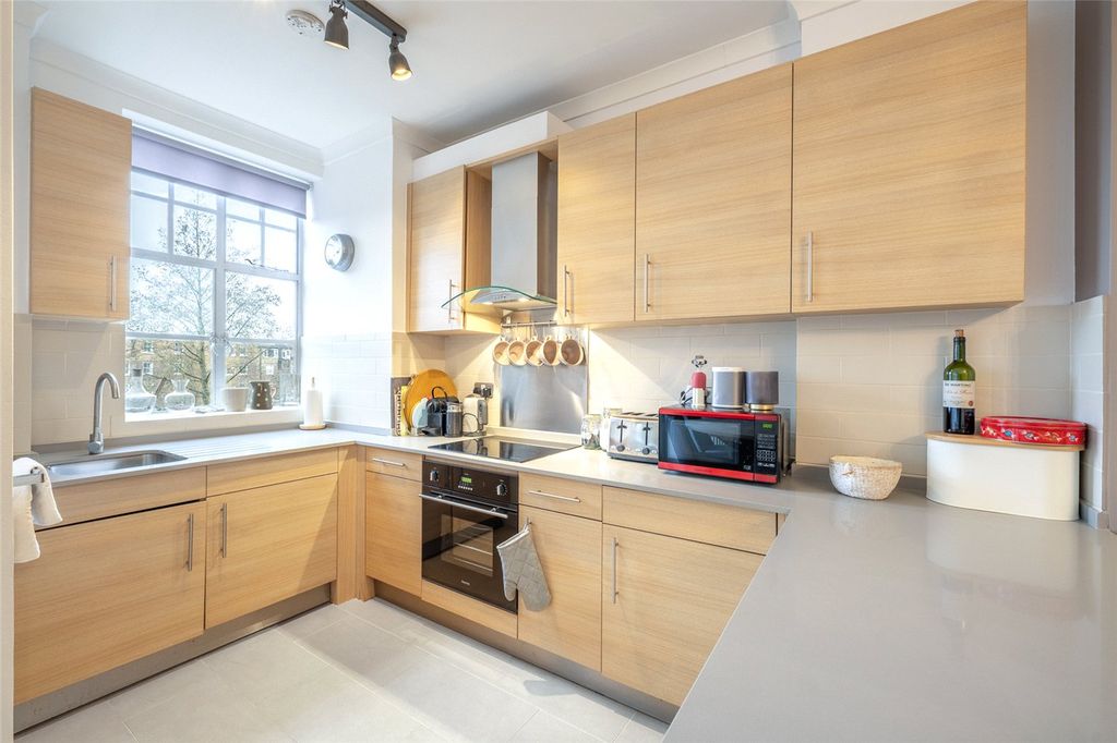 Property photo 2 of 14 Picture No. 12