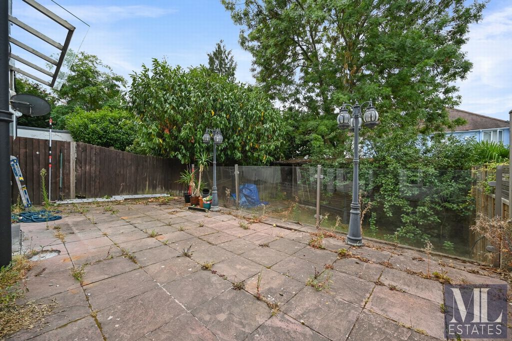 Property photo 3 of 8 Photo 7