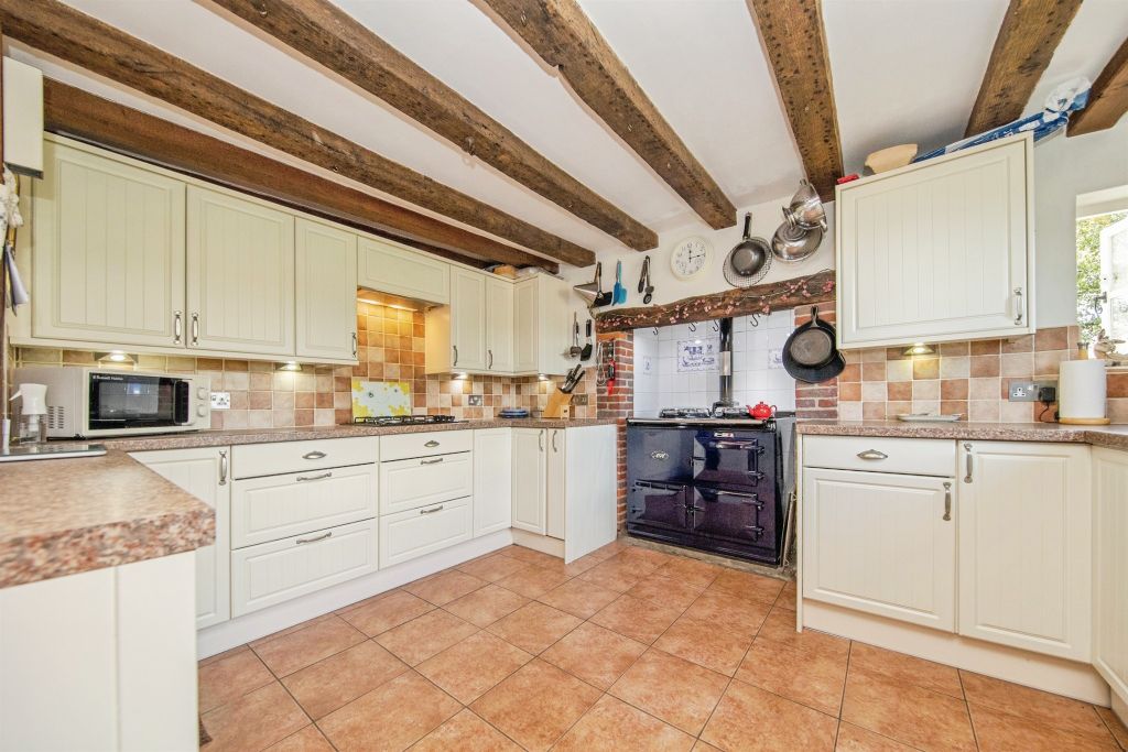 Property photo 3 of 26 Kitchen