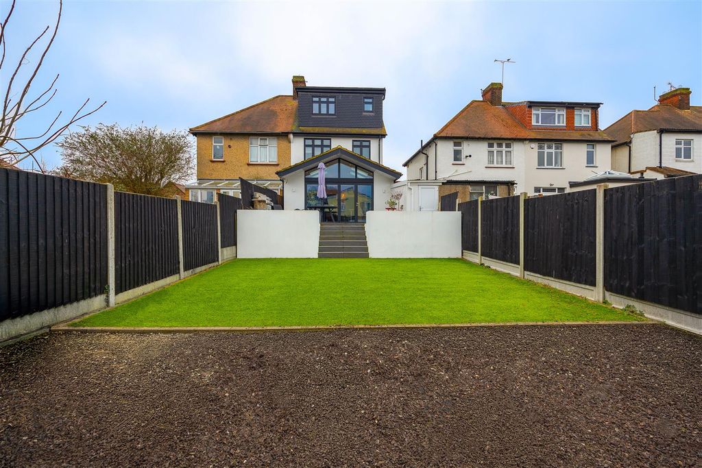 Property photo 2 of 32 Rear Garden