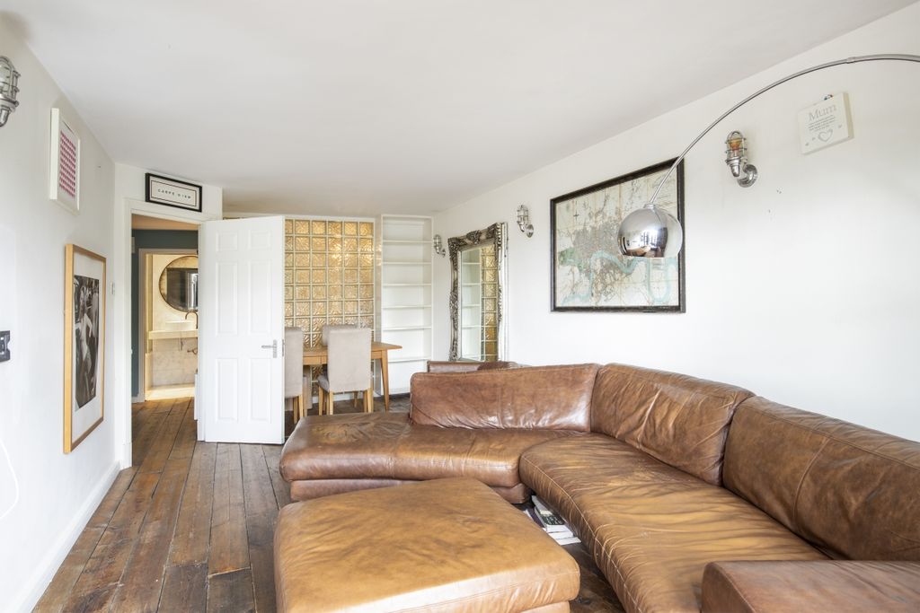 Property photo 3 of 11 .