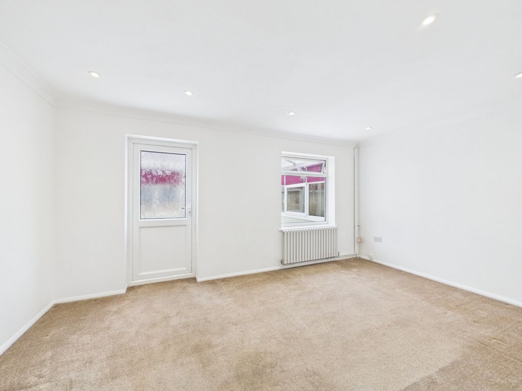 Property photo 3 of 17 4937593