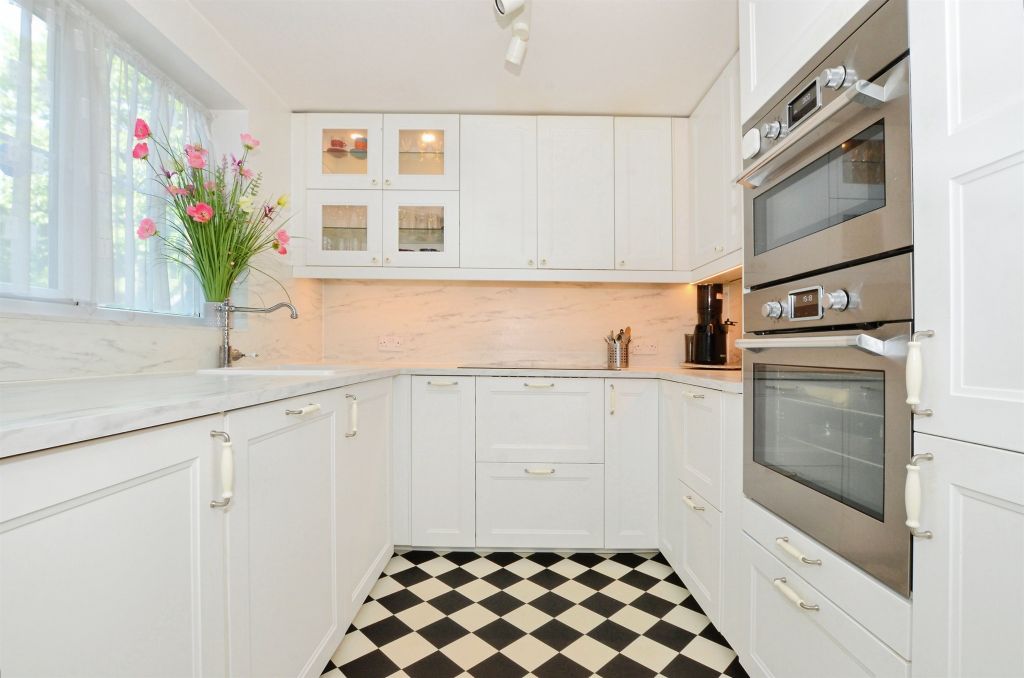 Property photo 3 of 21