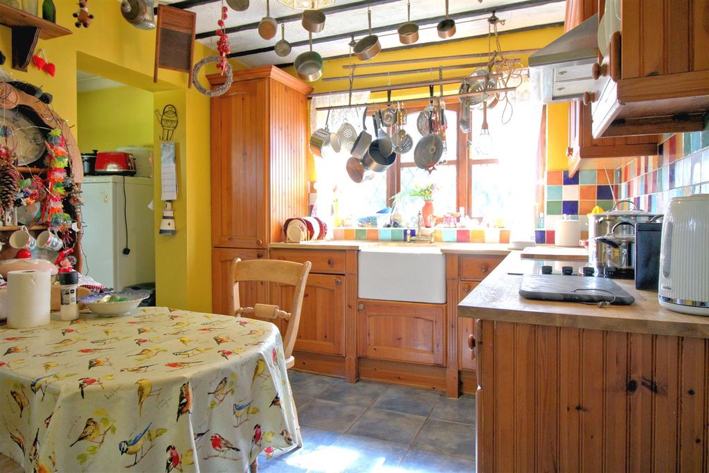 Property photo 2 of 25 Kitchen