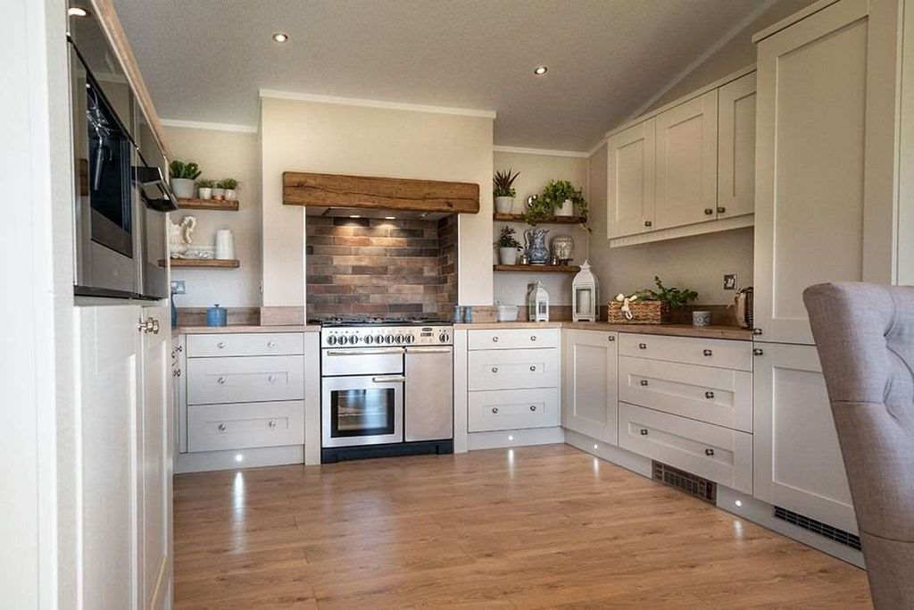 Property photo 3 of 7 Kitchen