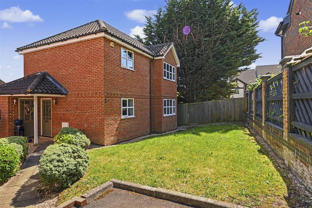 Property photo 2 of 9 Harborough-Court-02.Jpg