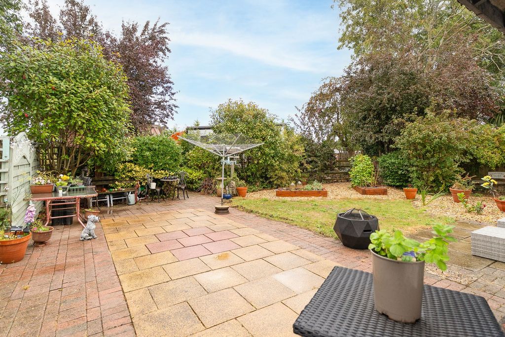 Property photo 2 of 27