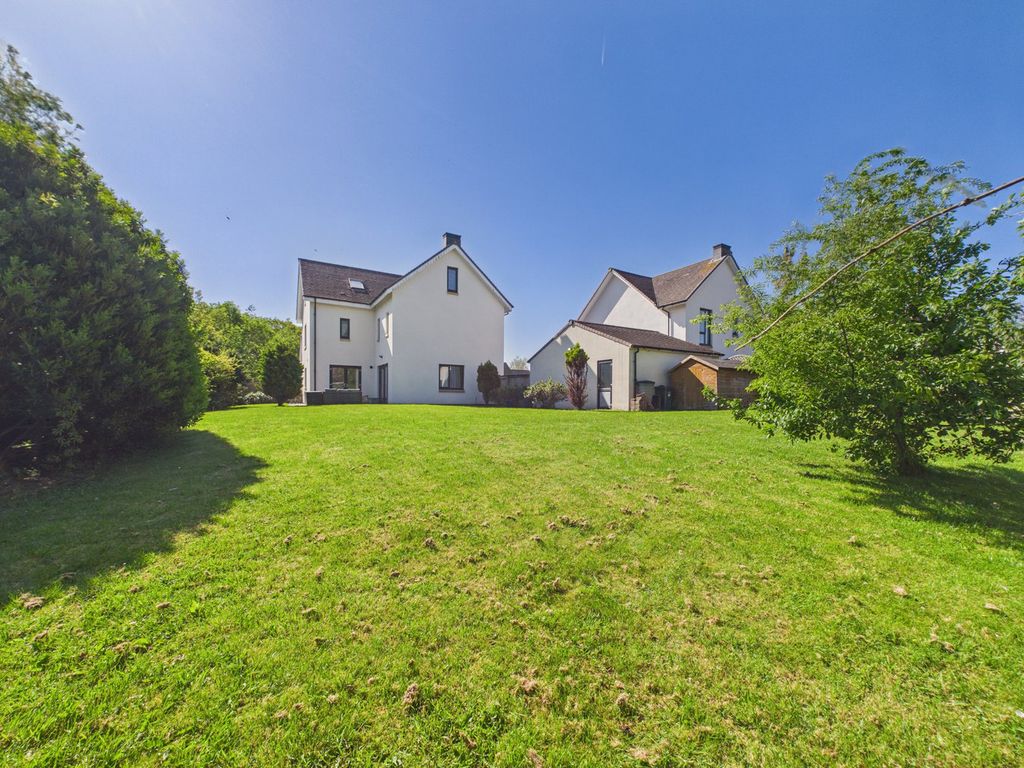 Property photo 3 of 44