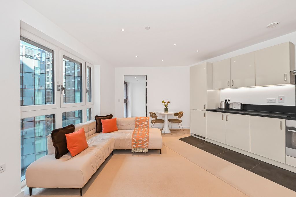 Property photo 2 of 16 1602-Wiverton-Tower (2)
