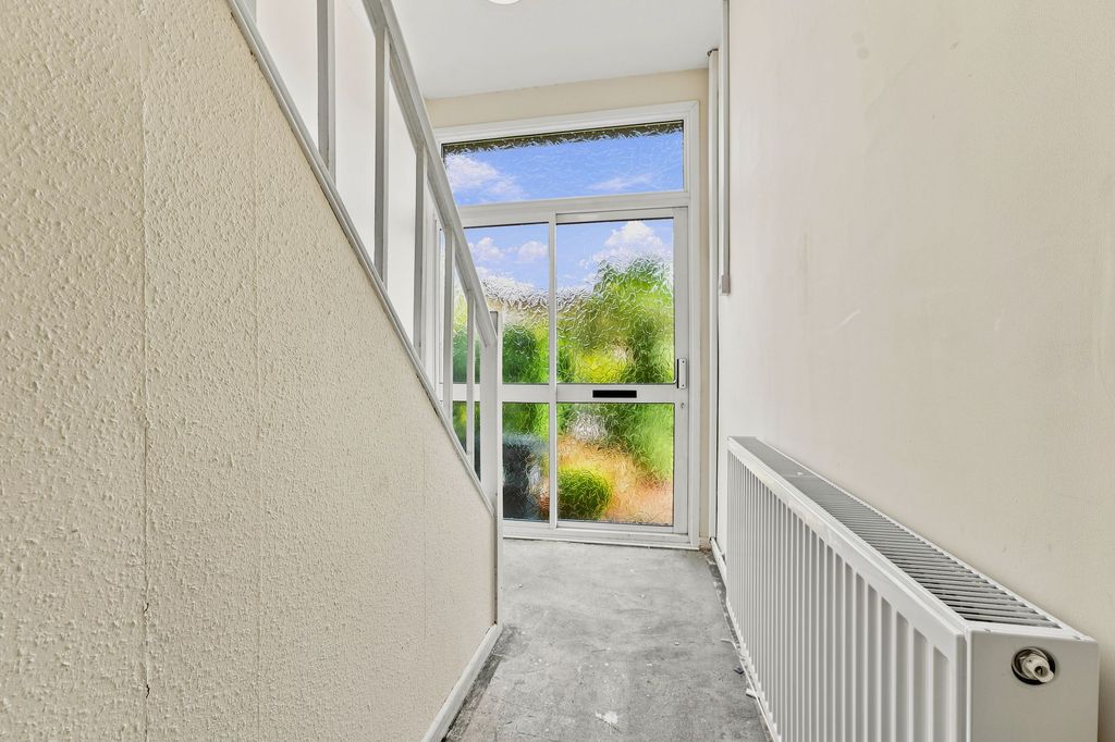 Property photo 3 of 28