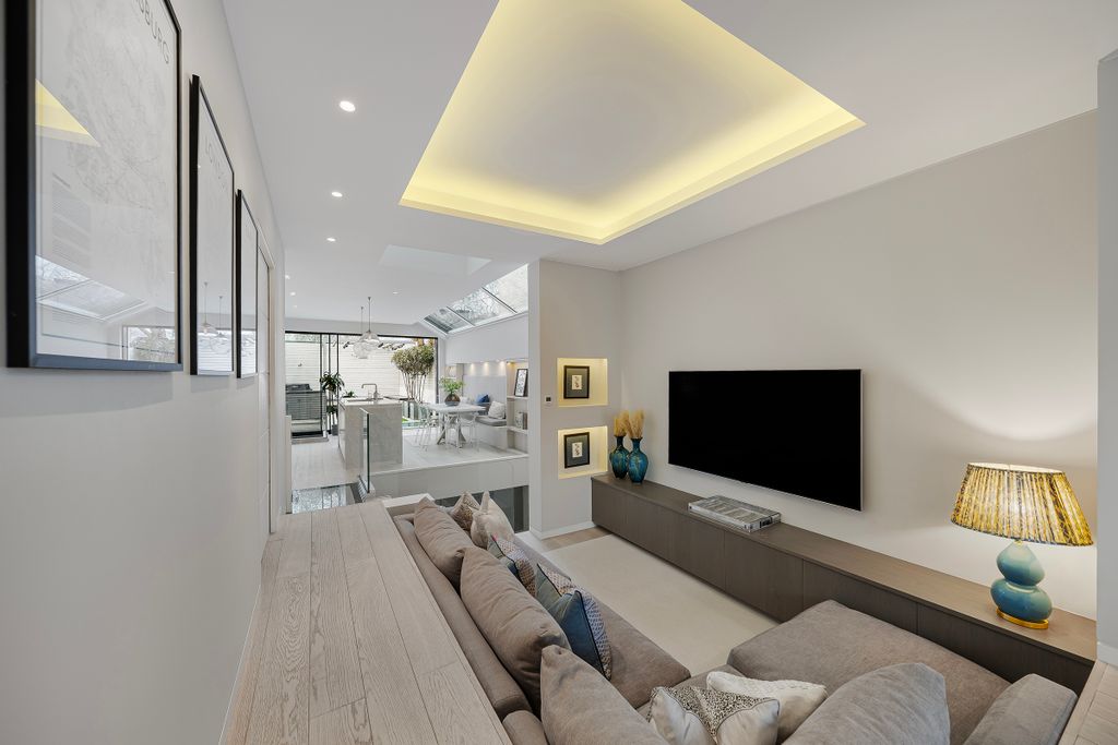 Property photo 3 of 26