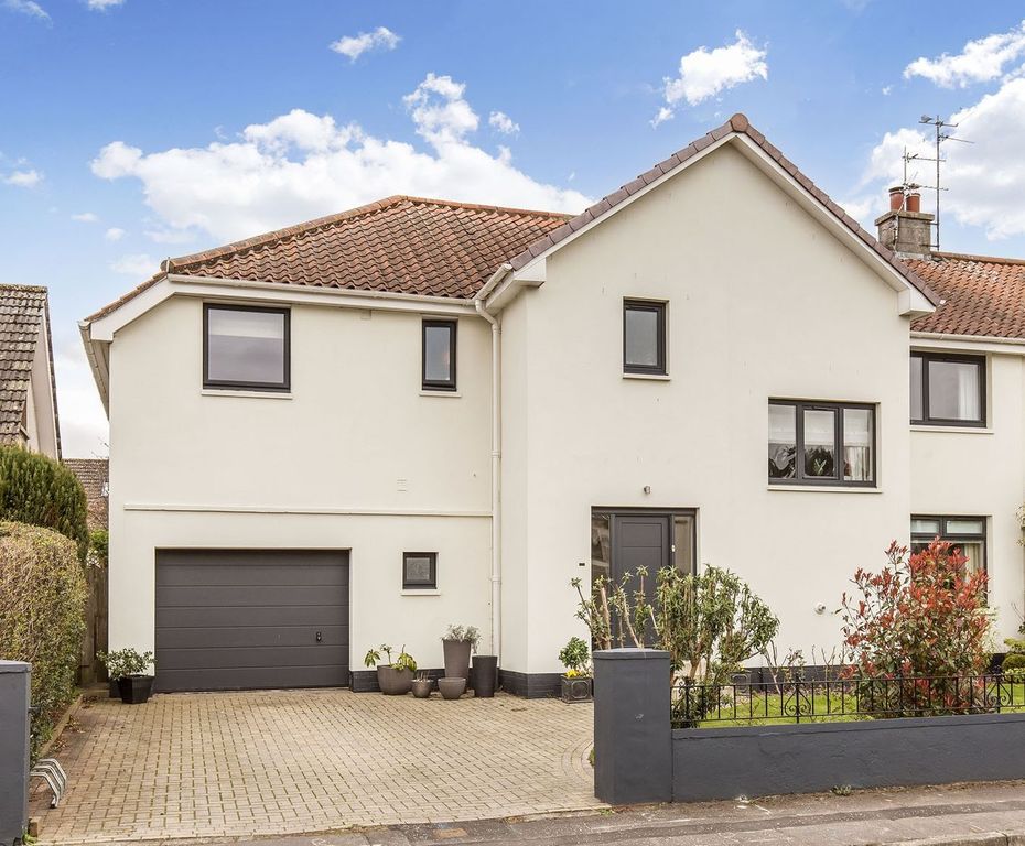 Property photo 1 of 32