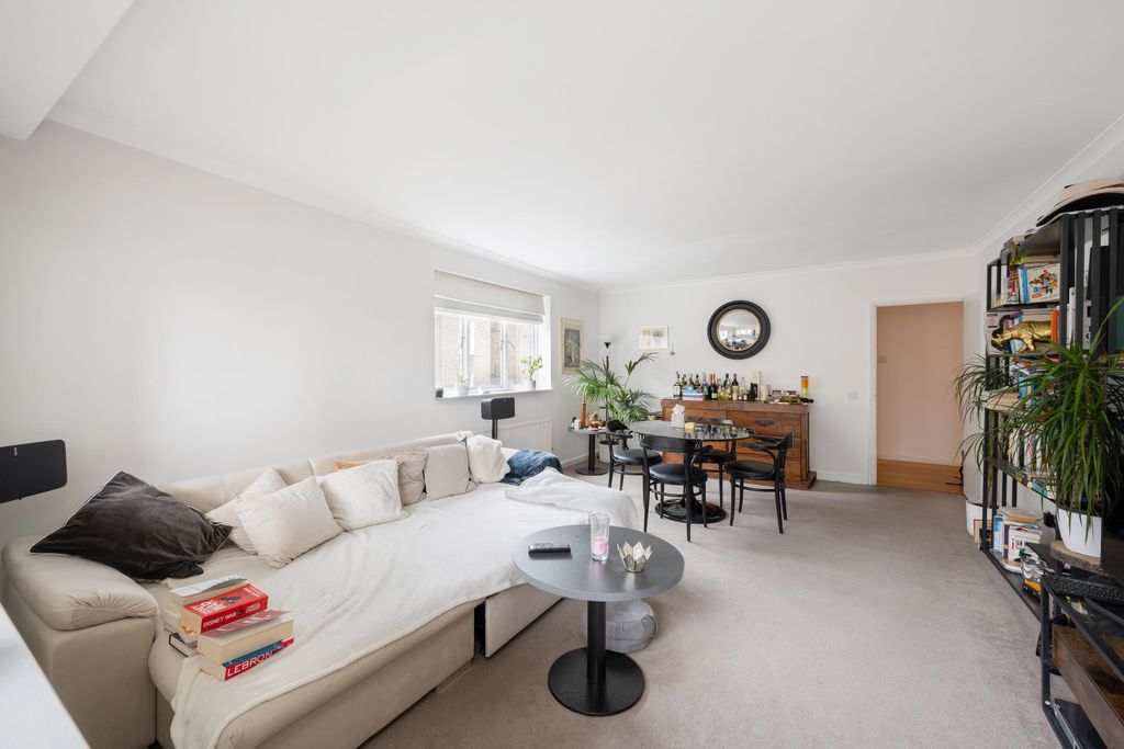 Property photo 3 of 13 Flat 34, 6 Porchester Terrace Lo-3.Jpg