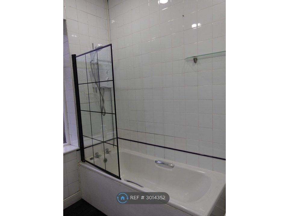 Property photo 3 of 8 Bathroom