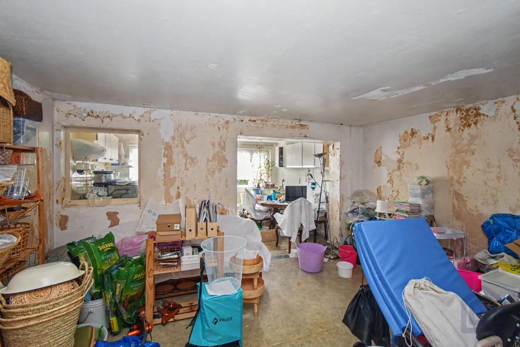 Property photo 3 of 16