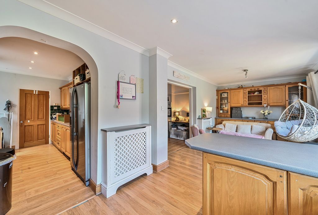 Property photo 3 of 22 9-681B37883cd78-1...