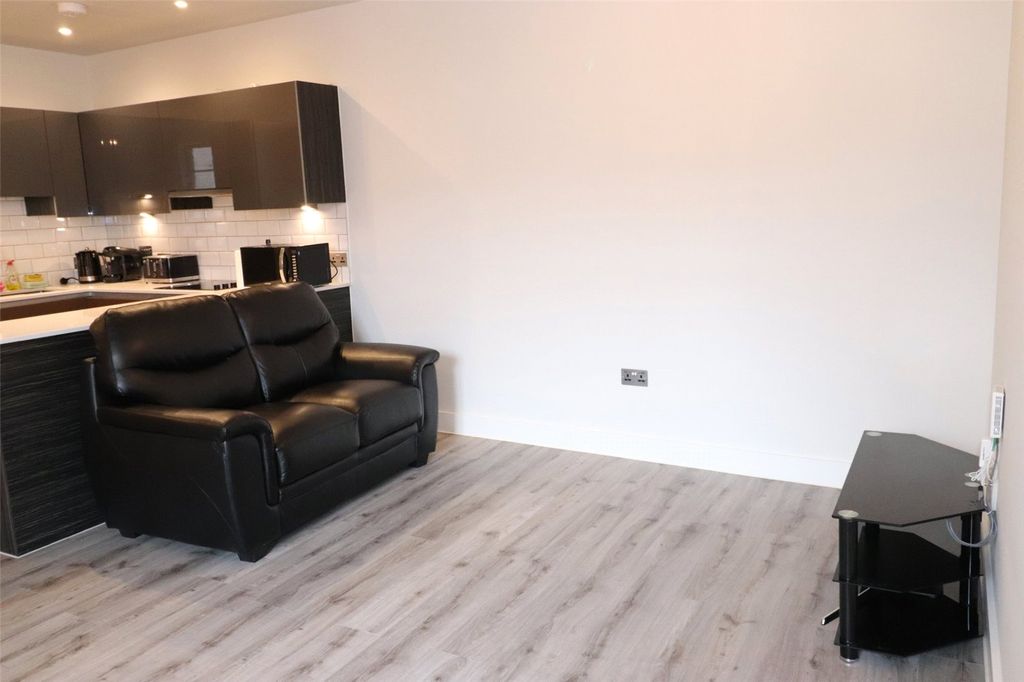 Property photo 3 of 10 Photo 02