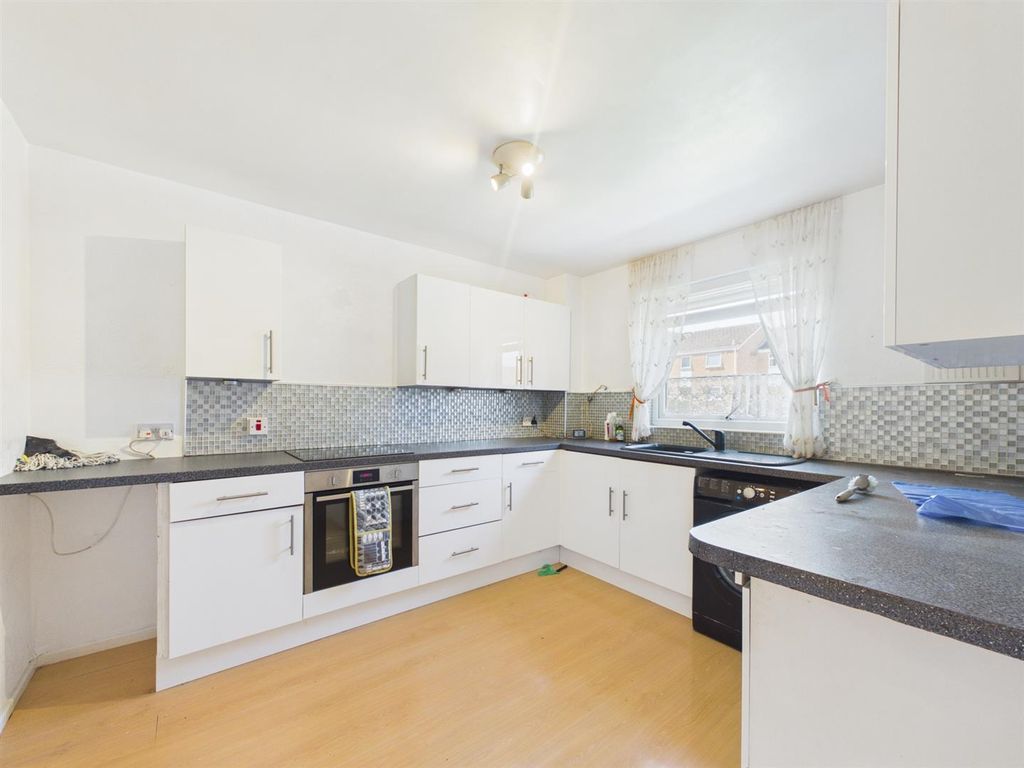 Property photo 3 of 35 Cam03844G0-Pr0517-Still003.Jpg