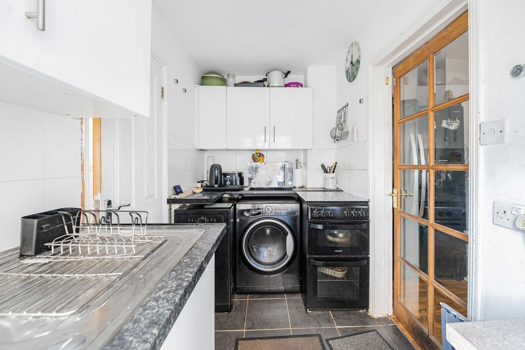 Property photo 3 of 17 Kitchen