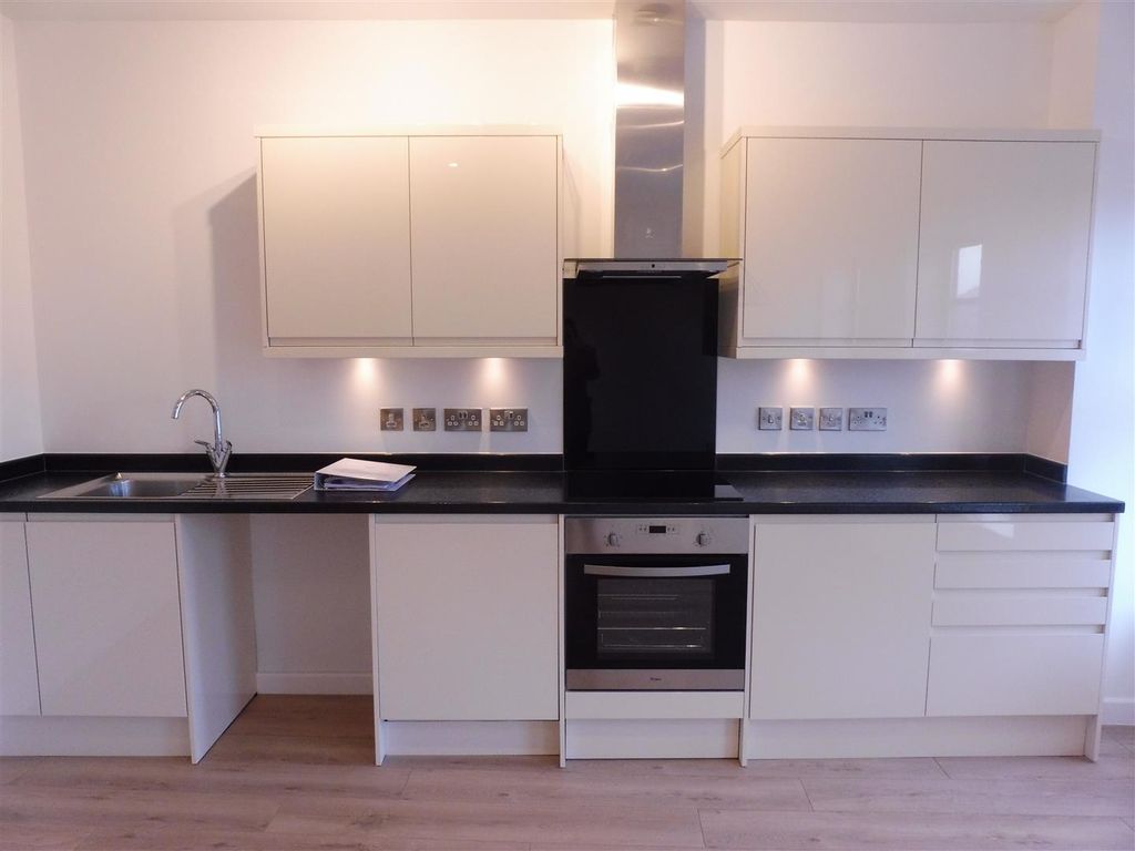 Property photo 3 of 7 Kitchen