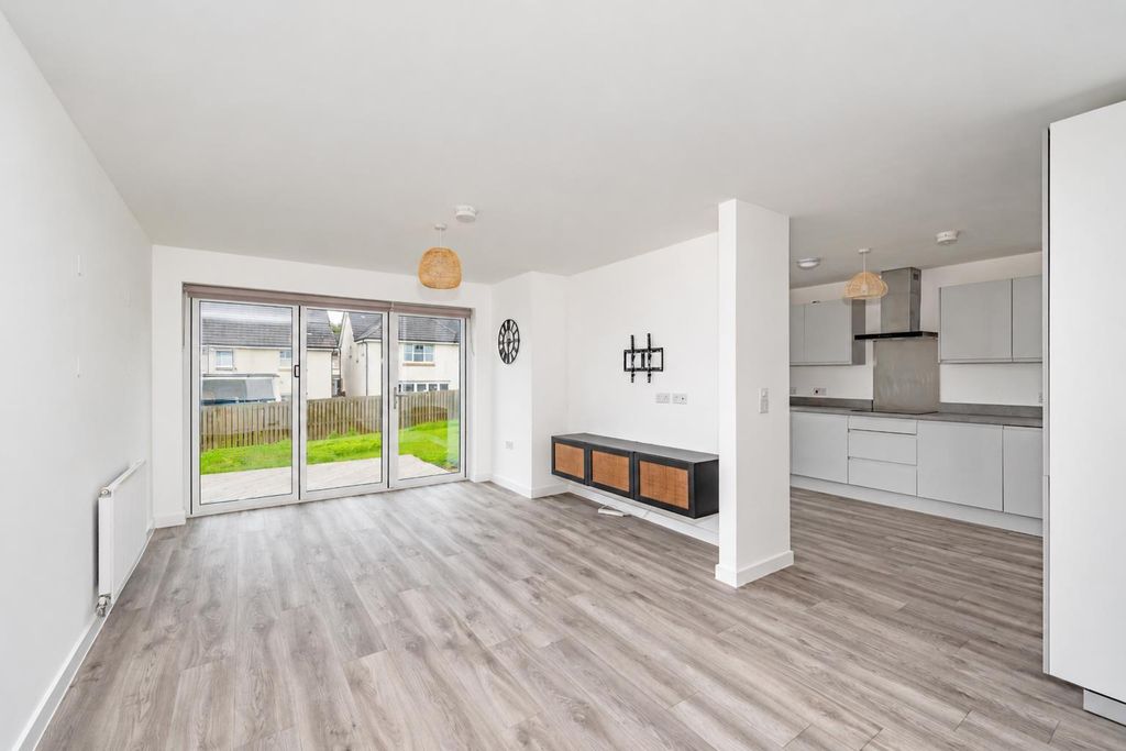 Property photo 3 of 24 15 Adam Crescent New-10.Jpg