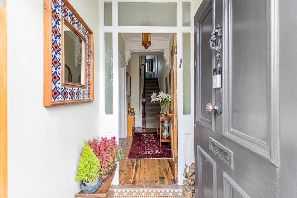 Property photo 3 of 37