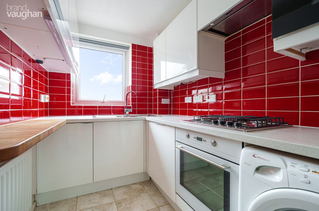 Property photo 2 of 11 Kitchen