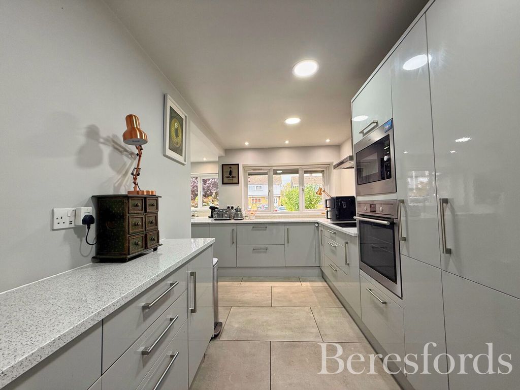 Property photo 2 of 31 Picture No. 09