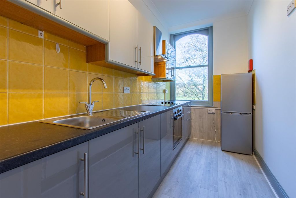 Property photo 3 of 8 Ninian Road 36-7.Jpg