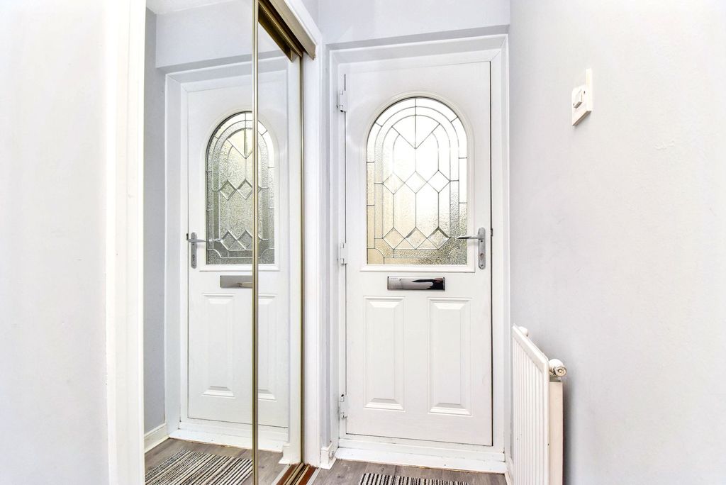 Property photo 3 of 8 Entrance