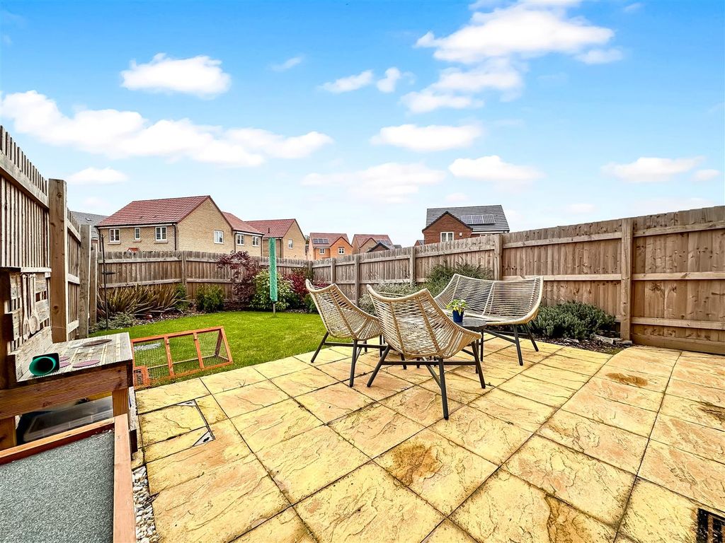 Property photo 3 of 24 Delightful Enclosed Garden 852