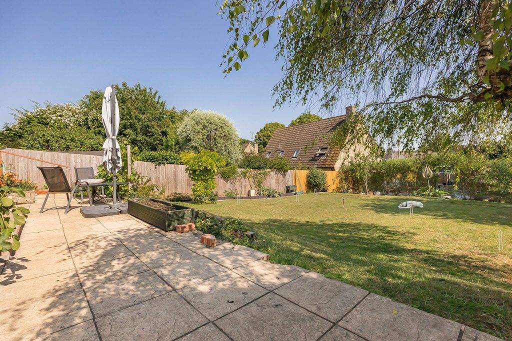 Property photo 2 of 27 Picture No. 30