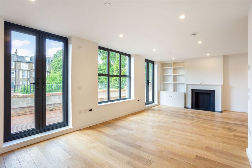 Property photo 3 of 11