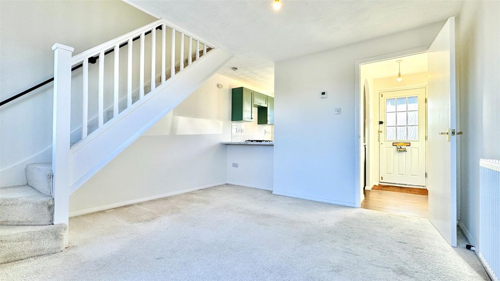 Property photo 2 of 19 Lounge