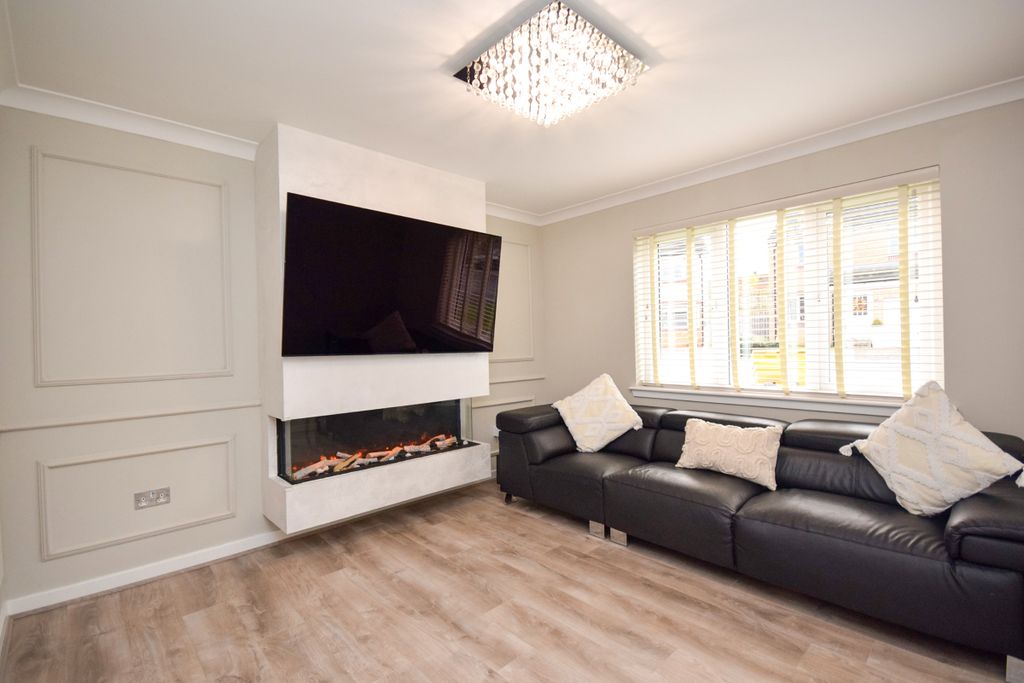 Property photo 2 of 21