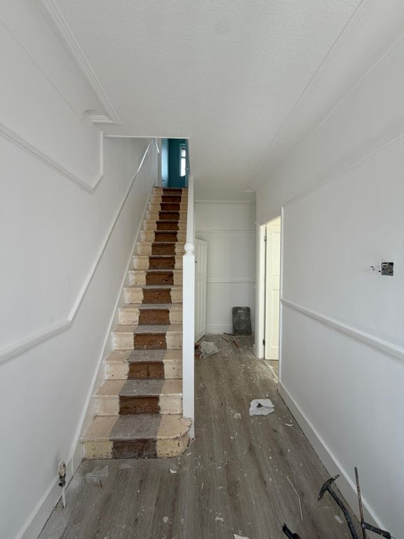 Property photo 1 of 28
