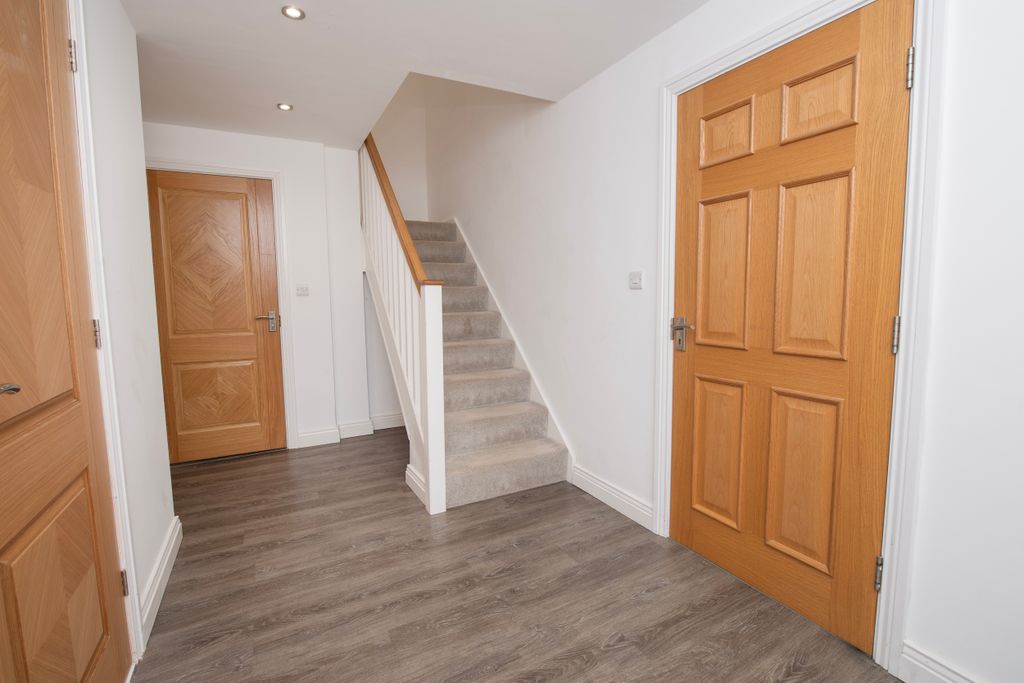Property photo 2 of 17 Hallway